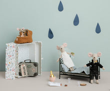 Load image into Gallery viewer, Wedding mice couple in box

